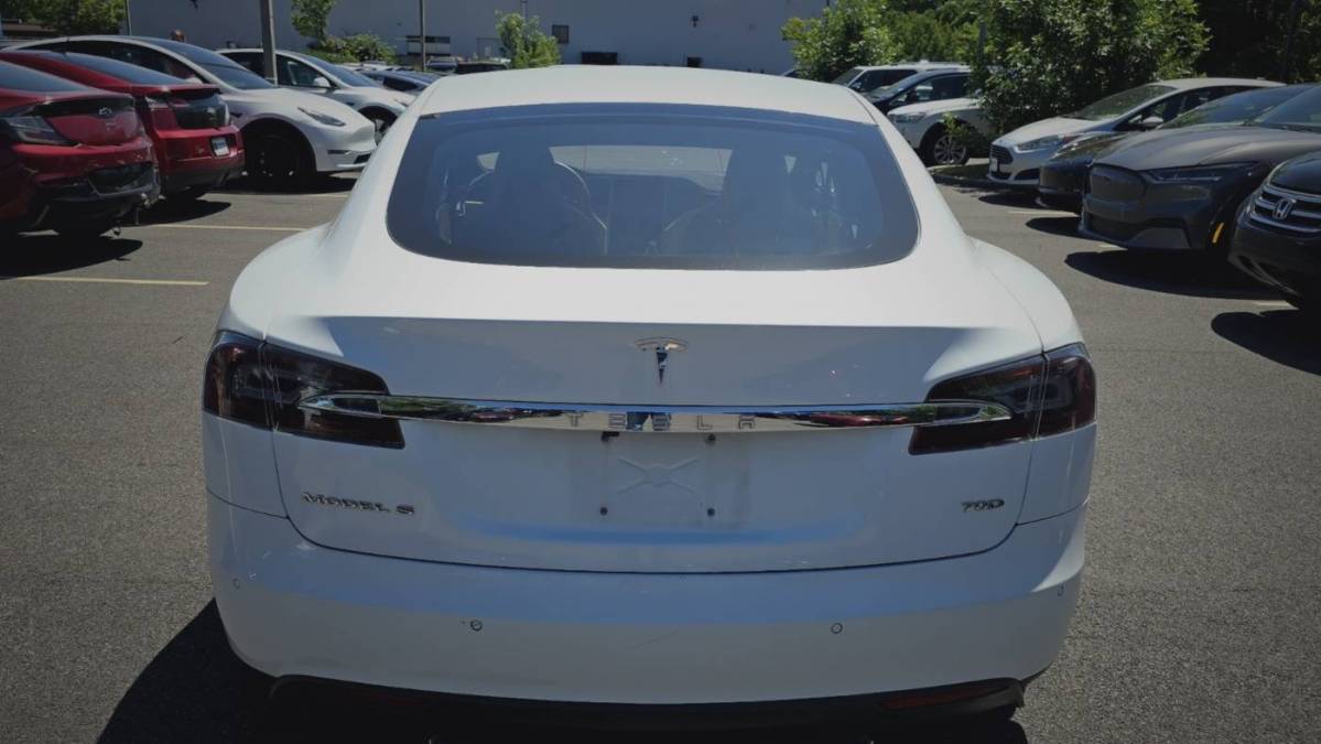 2016 Tesla Model S 5YJSA1E22GF133361