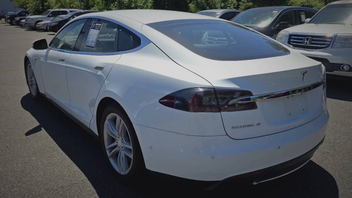 2016 Tesla Model S 5YJSA1E22GF133361