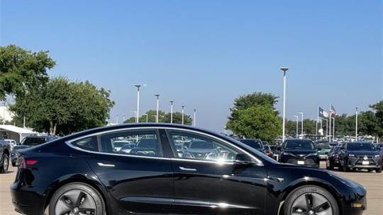 2018 Tesla Model 3 5YJ3E1EA5JF157385